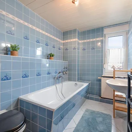 Modern Bright With Balcony, Wifi And Parking Near Zwickau-west 3*