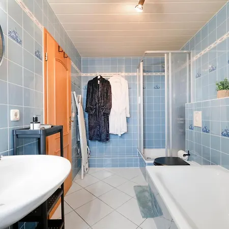 Πανσιόν Modern Bright With Balcony, Wifi And Parking Near Zwickau-west Τσβικάου