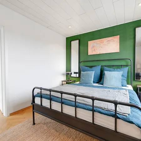 Pensjonat Bright With Terrace, Free Wifi And Free Parking Near Zwickau-west Zwickau