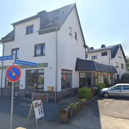 Guest house Bright With Terrace, Free Wifi And Free Parking Near Zwickau-west 4*